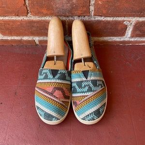 Toms multicolor Slip-On shoes. Size W9 TOMS Fiesta TRIBAL Alpargata Sneakers